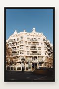 Casa Milà em moldura preta