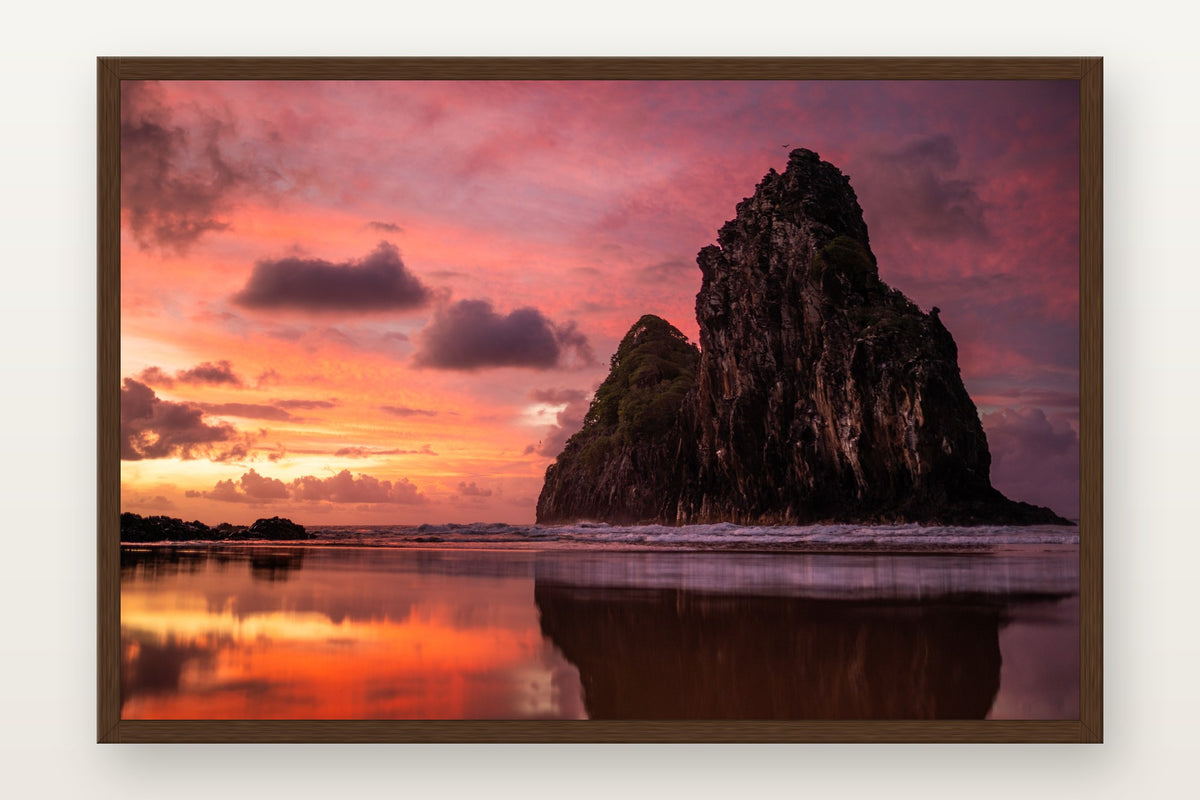 Morro Dois Irmãos I · Noronha em moldura Imbuia
