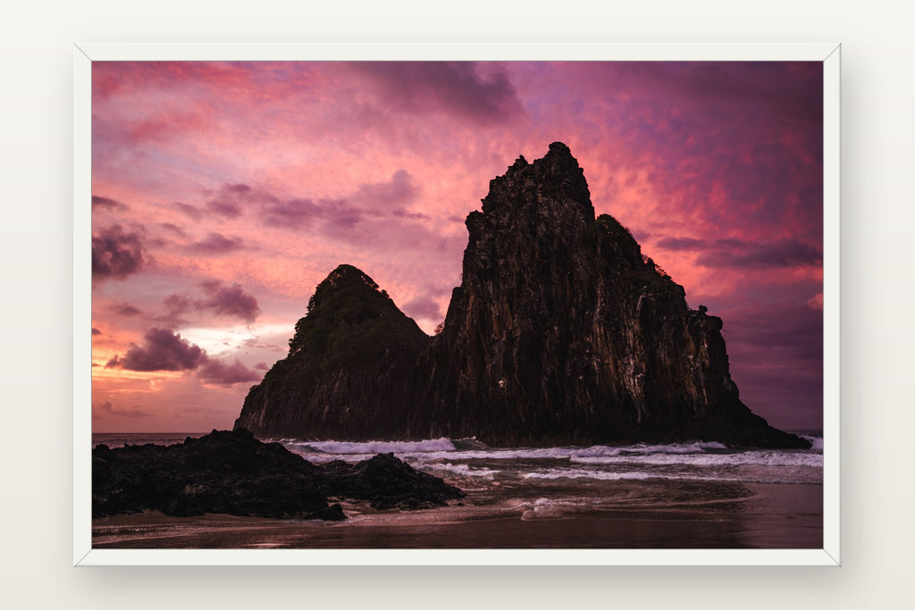 Morro Dois Irmãos II · Noronha em moldura branca