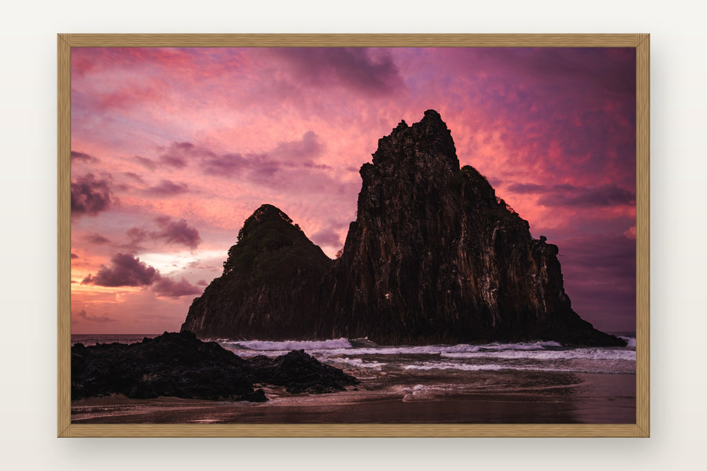 Morro Dois Irmãos II · Noronha em moldura Freijó