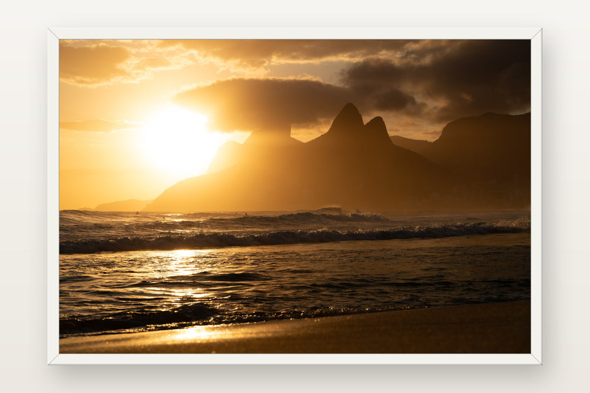 Morro Dois Irmãos IV em moldura branca