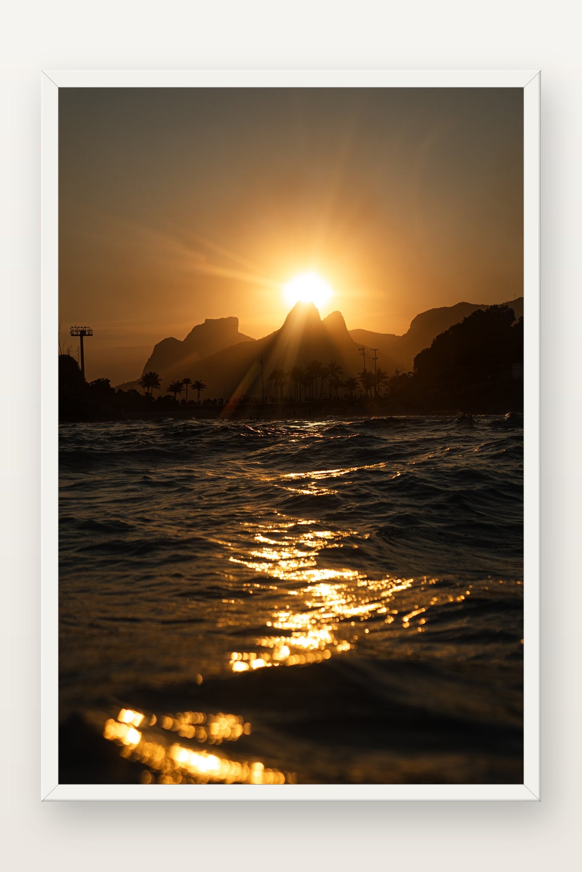 Morro Dois Irmãos VI em moldura branca