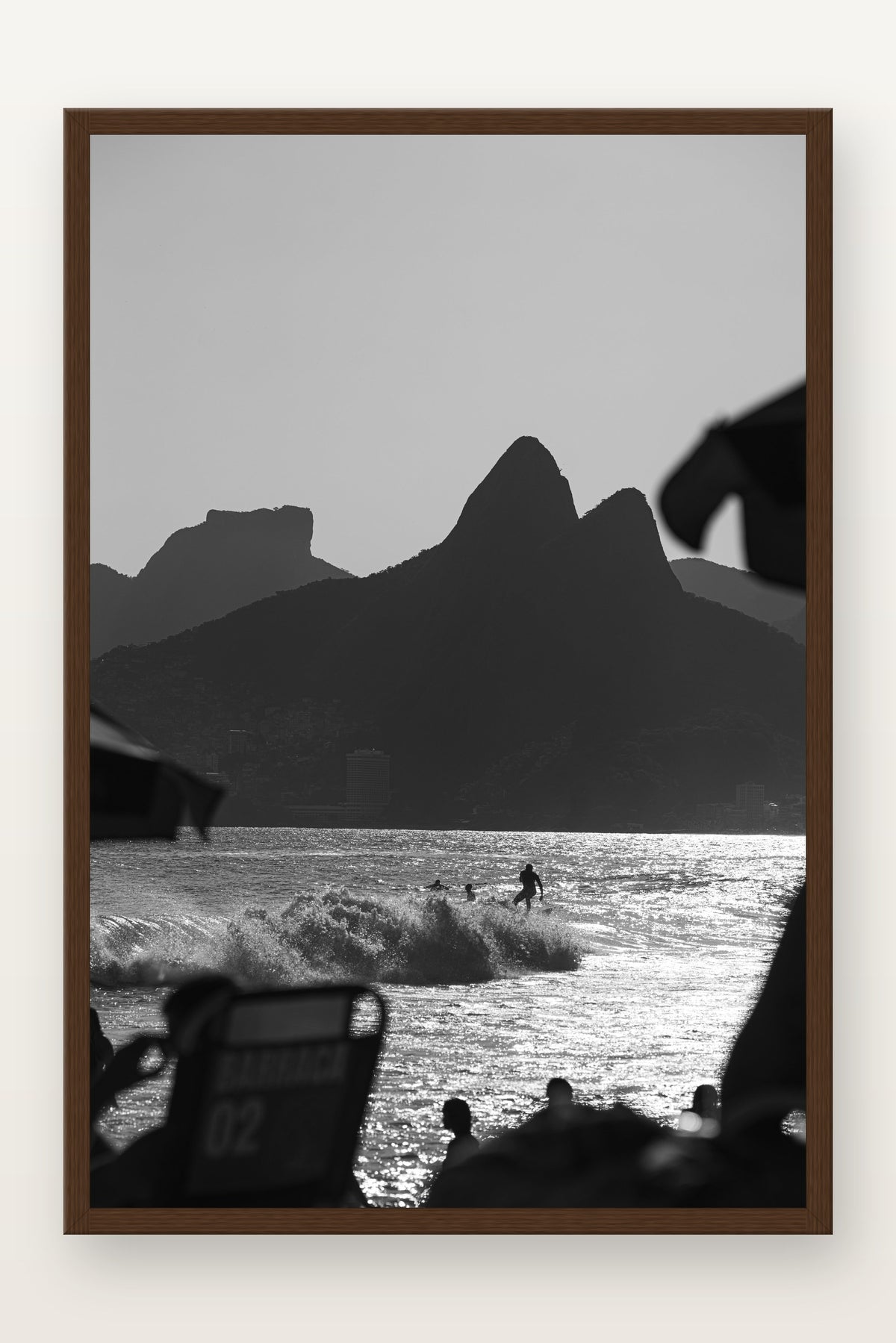 Morro Dois Irmãos X em moldura Imbuia