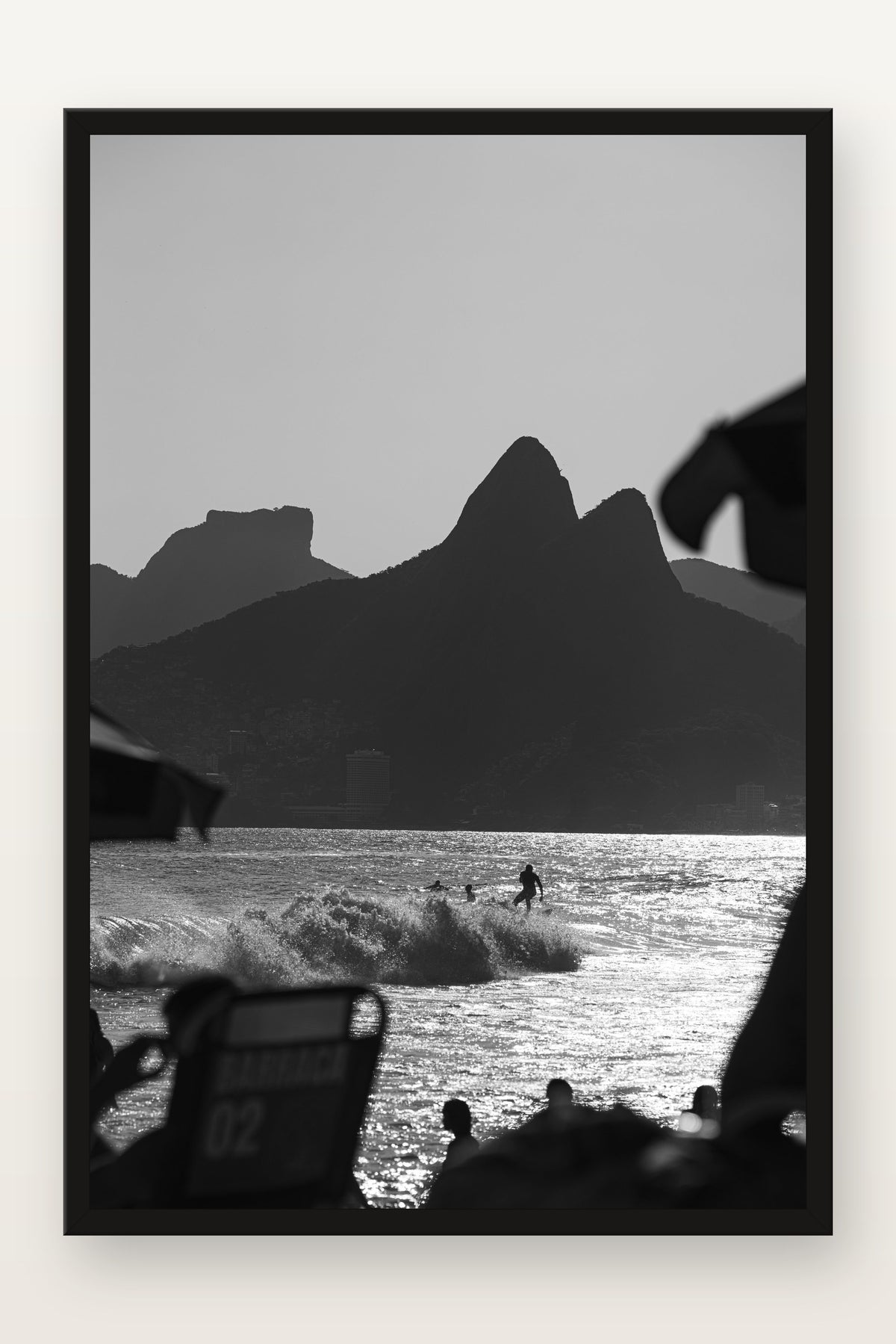 Morro Dois Irmãos X em moldura preta