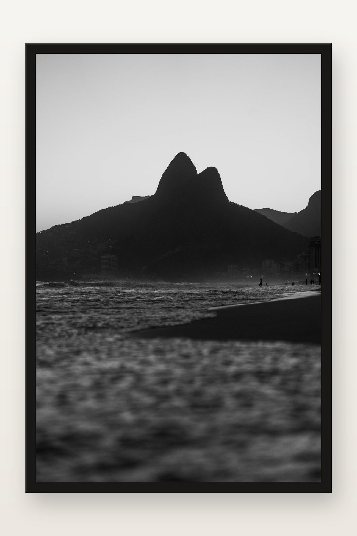 Morro Dois Irmãos IX em moldura preta