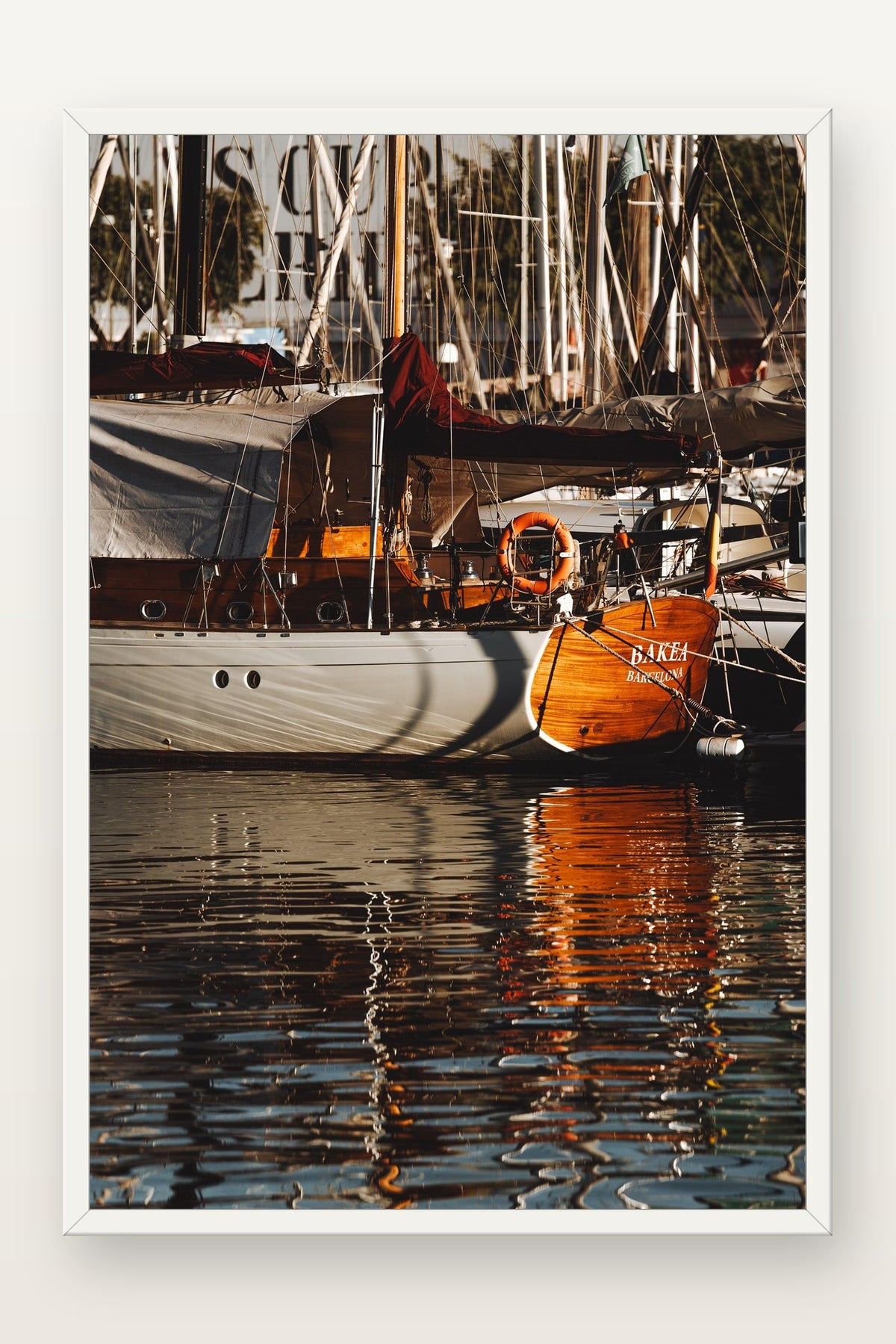 Port Vell III em moldura branca
