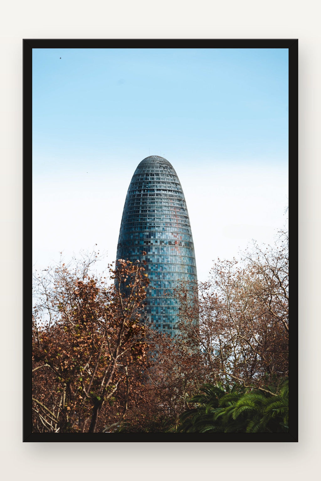 Torre Glòries II em moldura preta